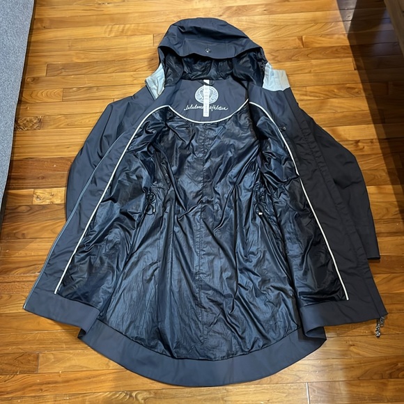 LULULEMON Right As Rain Jacket (Size 6 - Deep Coal) - Picture 6 of 7